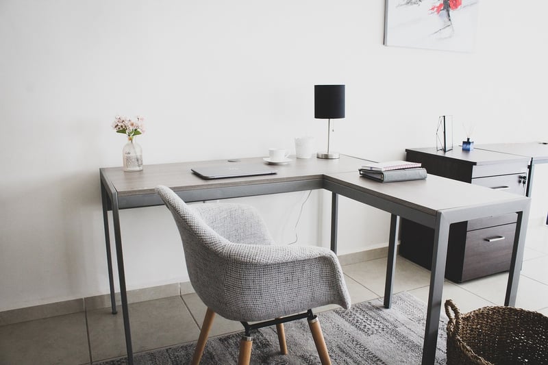 Aménager un petit espace de travail fonctionnel dans son appartement en 2026